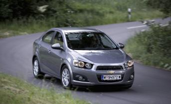 Chevrolet Aveo или Renault Logan — выбираем осознанно Шевроле авео или логан что лучше